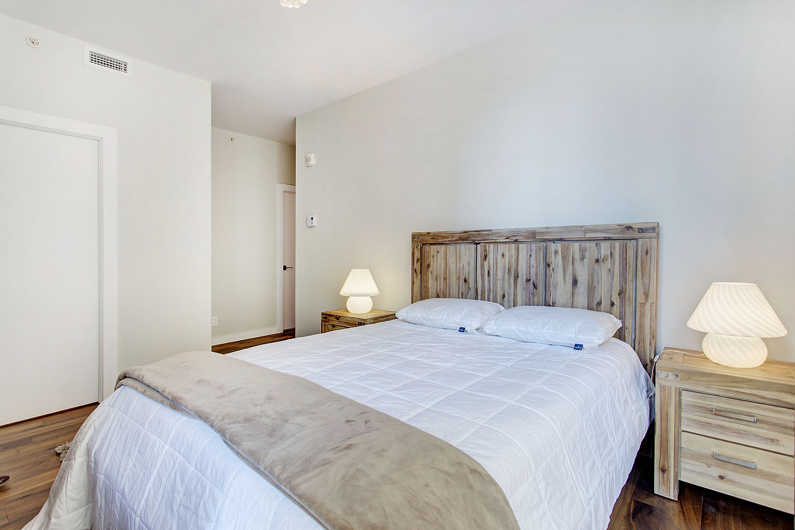 Le 1102 — Heritage features